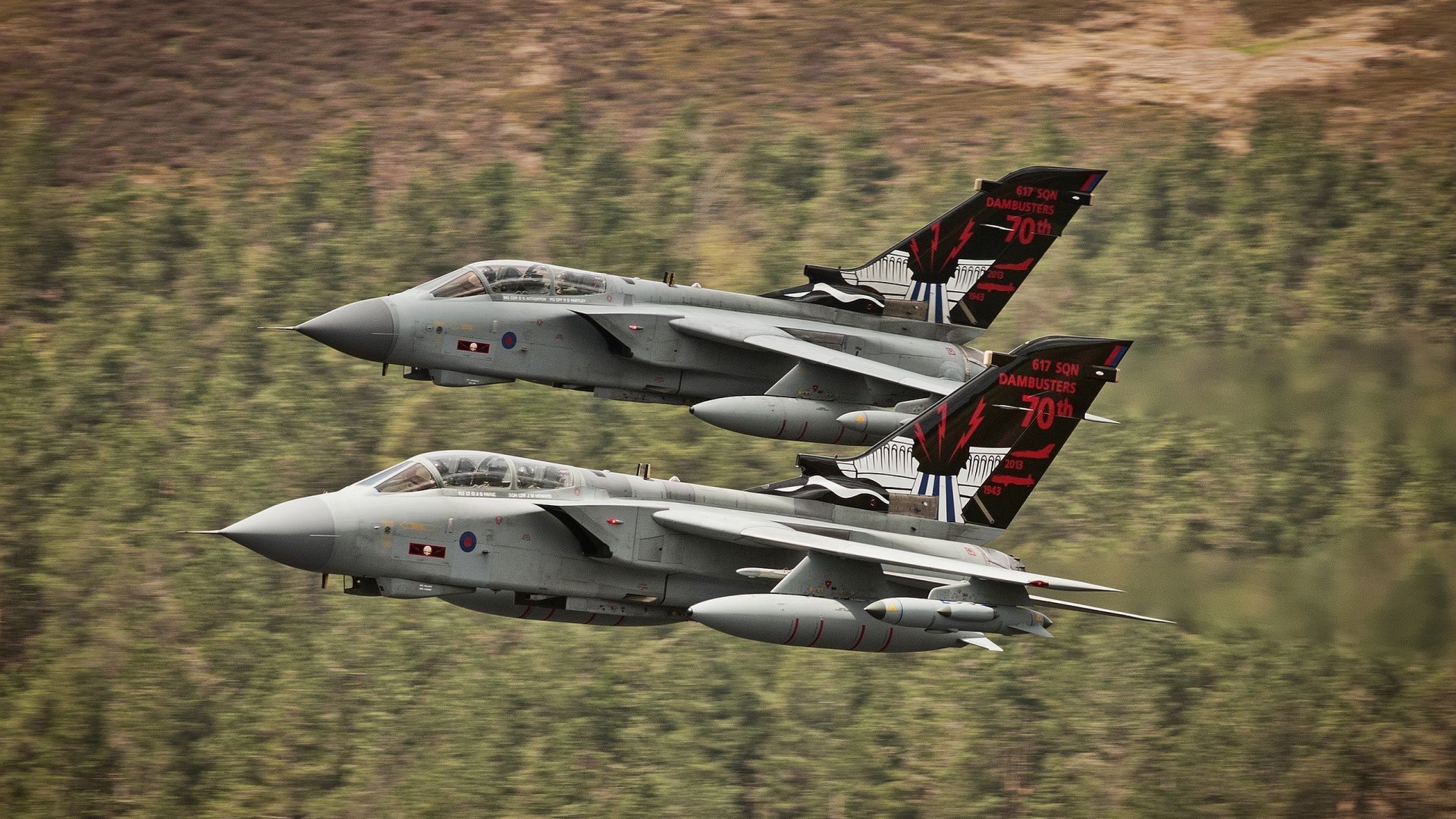 “极速突破”——突破极限的经典超车瞬间,突破极限视频