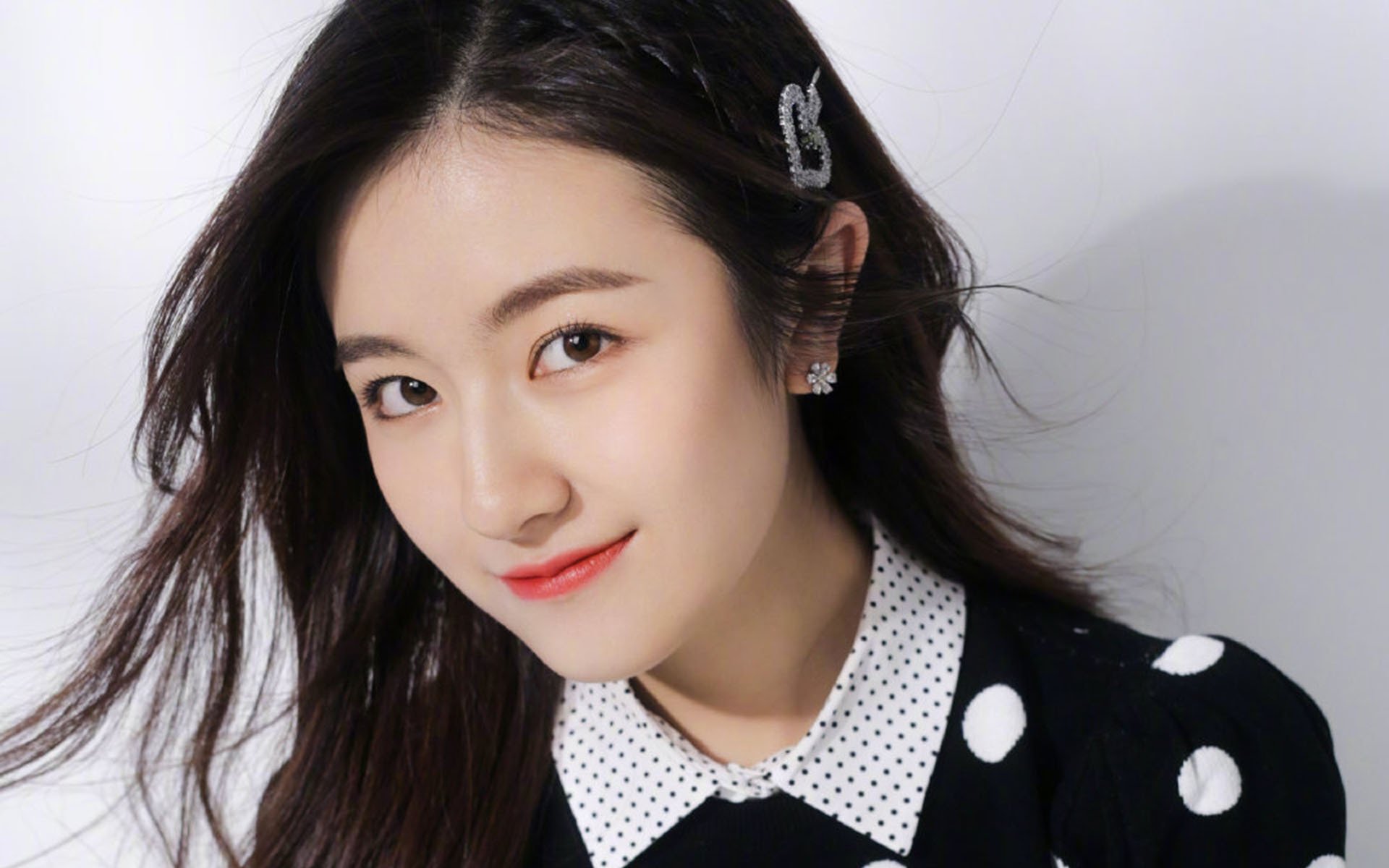 开云网站-关键封盖：李磊封堵对手关键投篮，稳住胜局！