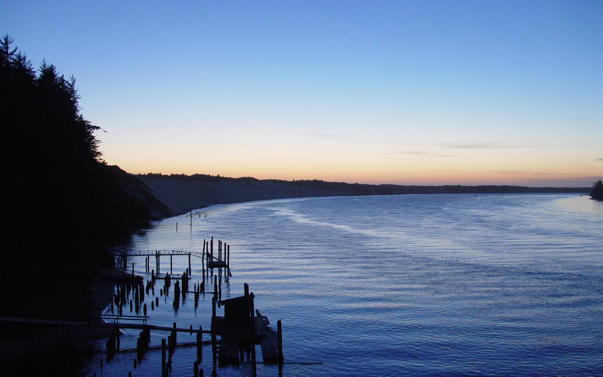 国际电竞盛典年度最强战队集结一堂，精彩对决引爆赛场，电竞国际比赛