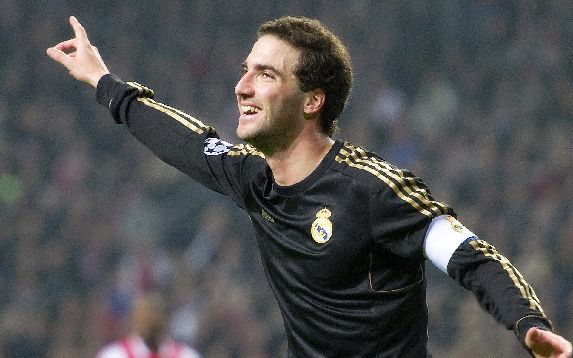 开yun体育-线上赛事与线下盛典联动带来全新观赛体验，线上比赛和线下比赛的优缺点